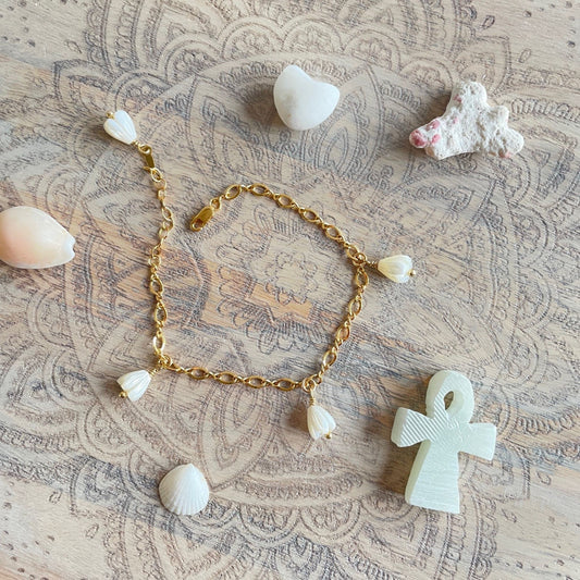 Goldfilled armbandje met parelmoer bloemetjes