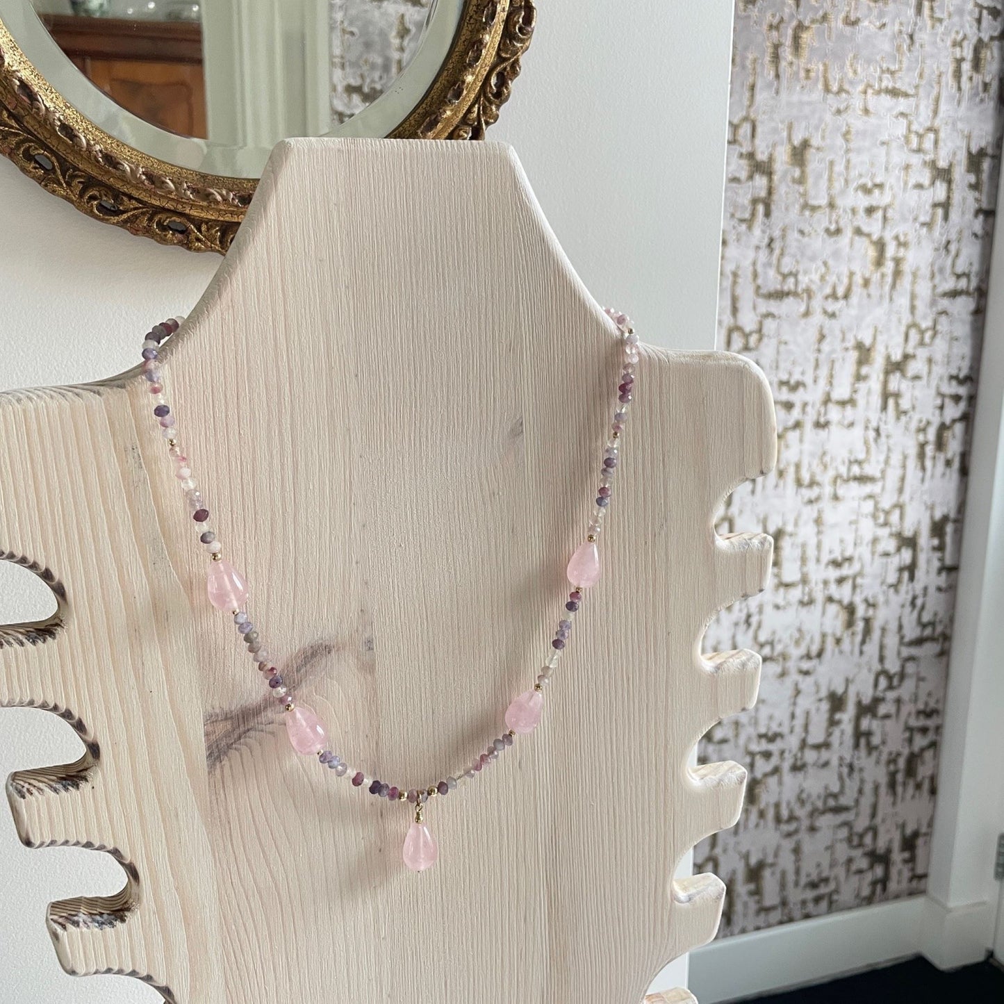 Ketting van toermalijn en een rozenkwarts hanger