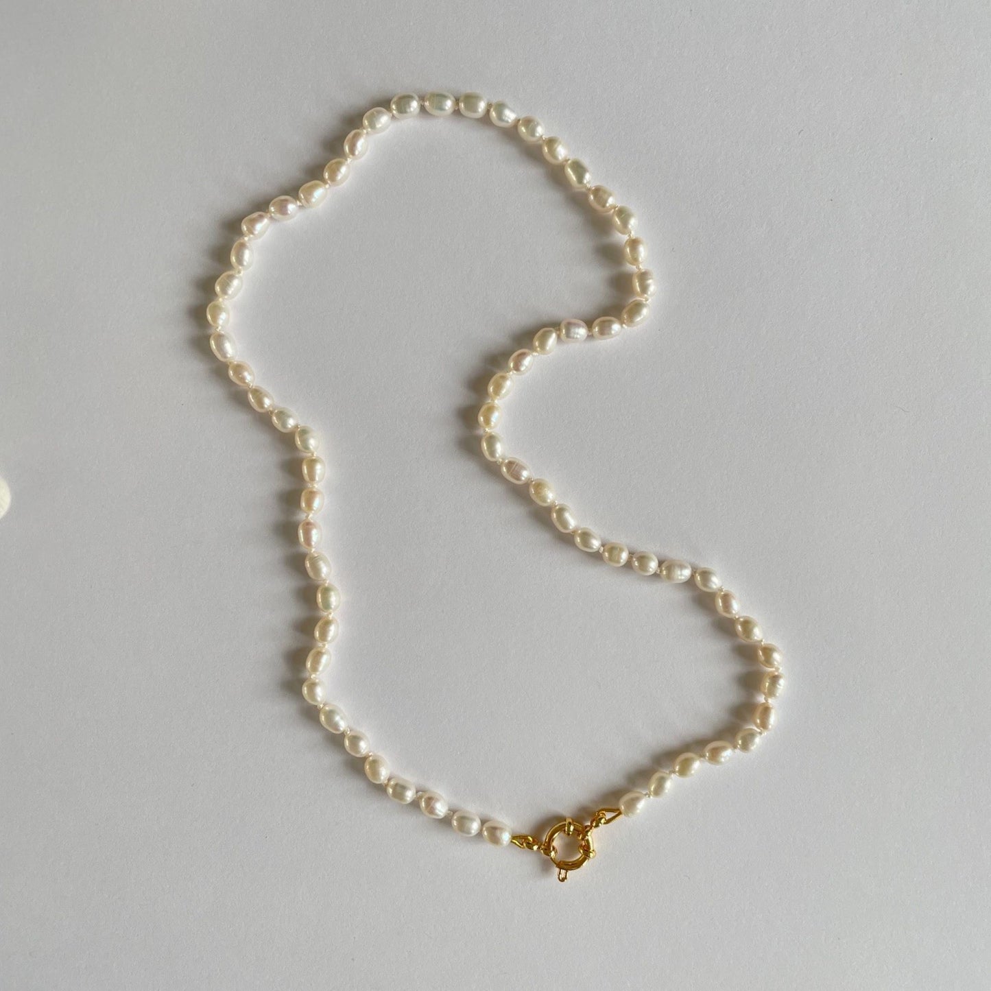 Ketting van zoetwaterparels met gold filled boeislot